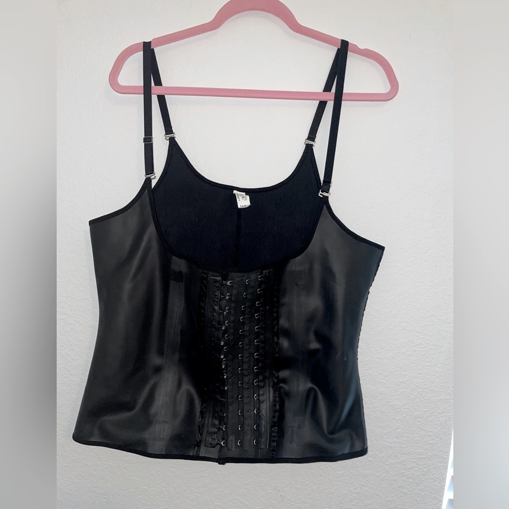 Colombian corset , fit for a size 2XL (says 5XL but runs SUPER small)